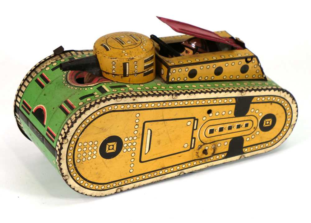 A Marx tinplate clockwork tank with Canadian Mountie soldier, l. 25.5 cmWorking order unknown. No - Bild 2 aus 7