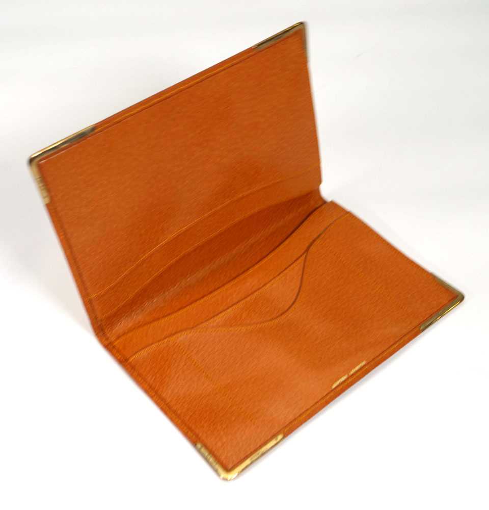 An Asprey tan leather and watered silk wallet with 9ct yellow gold mounts, l. 16.5 cm - Bild 2 aus 4