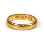 A 22ct yellow gold wedding band, London 1958, band w. 3 mm,ring size M,47 gms