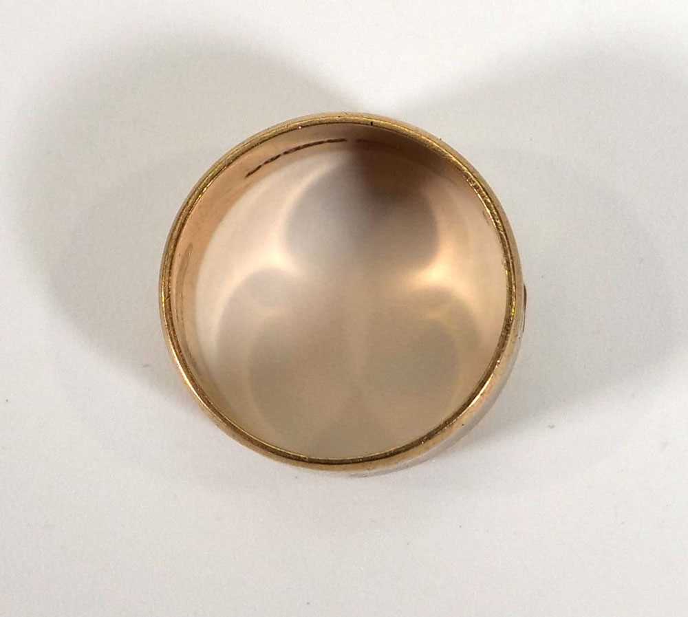 A 9ct yellow gold wedding band, London 1969, band w, 9 mm,ring size T,6.4 gms - Bild 2 aus 2