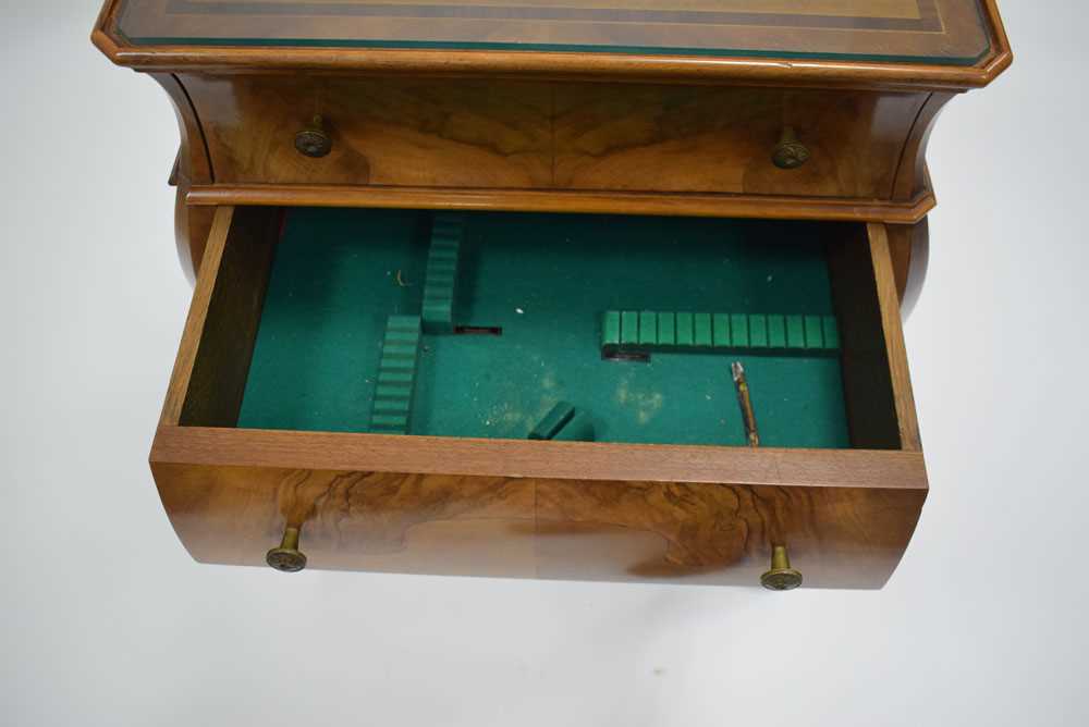 A Lysberg, Hansen & Therp walnut and kingwood chest of bombe form, the three drawers fitted to - Bild 5 aus 6