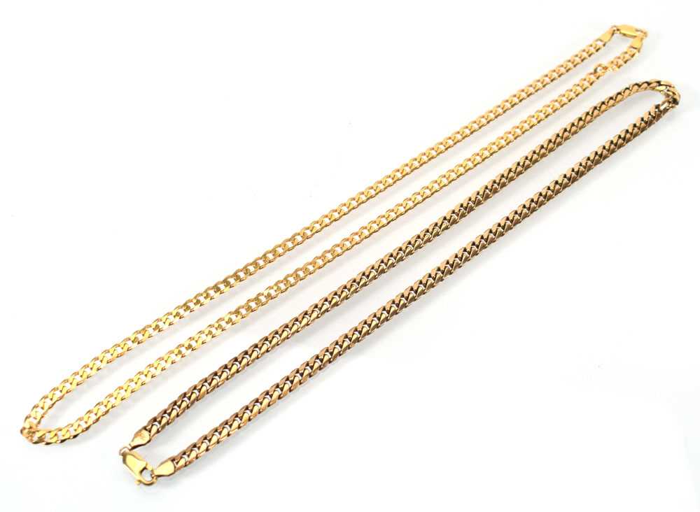 Two 9ct yellow gold flat curblink necklaces, l. 50 cm and 43 cm, overall 45 gms (2)