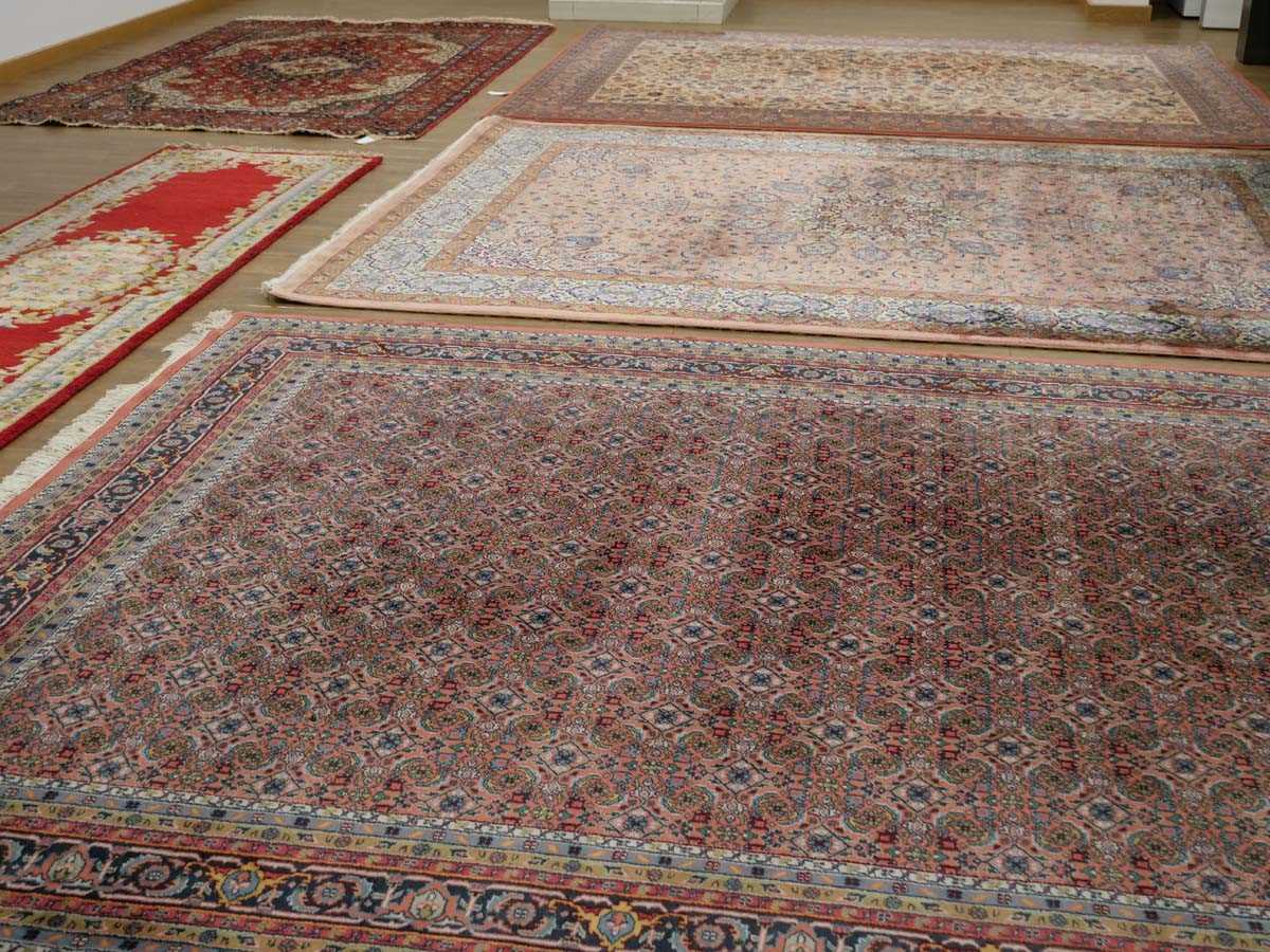 An Iranian carpet with an orange and blue ground, 350 x 250 cm - Bild 3 aus 3