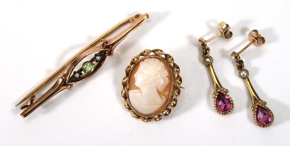 A 9ct yellow gold bar brooch set peridot and seed pearls, w. 5.3 cm, a yellow metal mounted oval