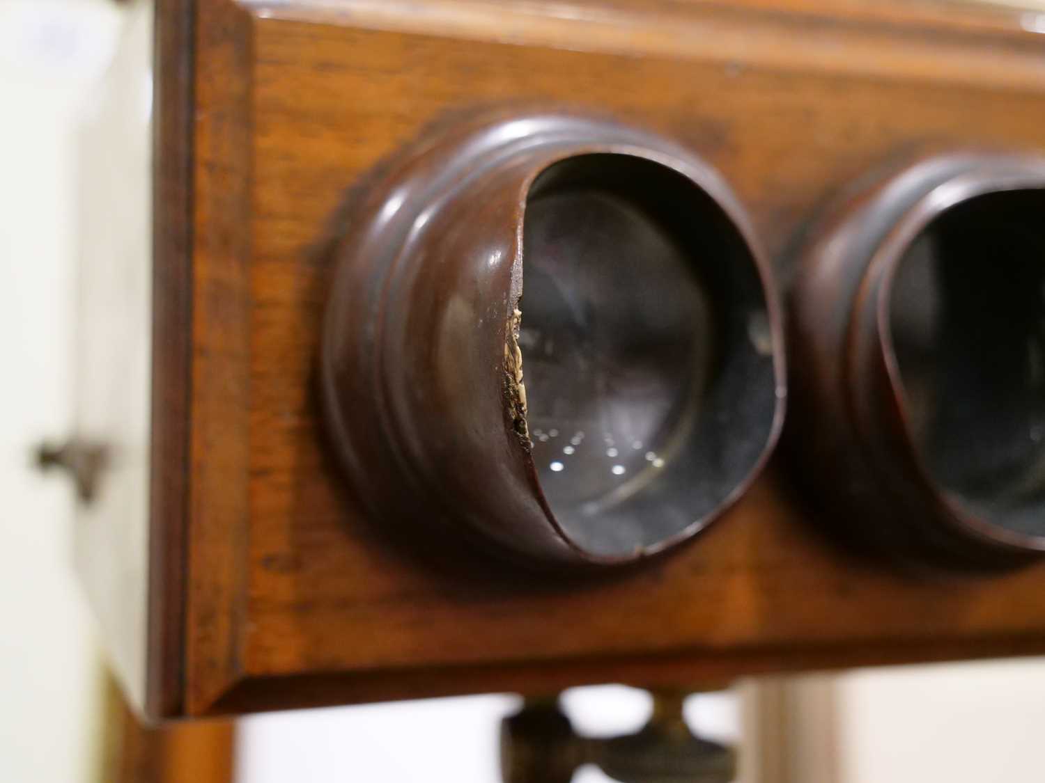 A Negretti & Zambra stereoscopic table viewer, the mahogany box with twin eye shields and ivory - Bild 19 aus 26