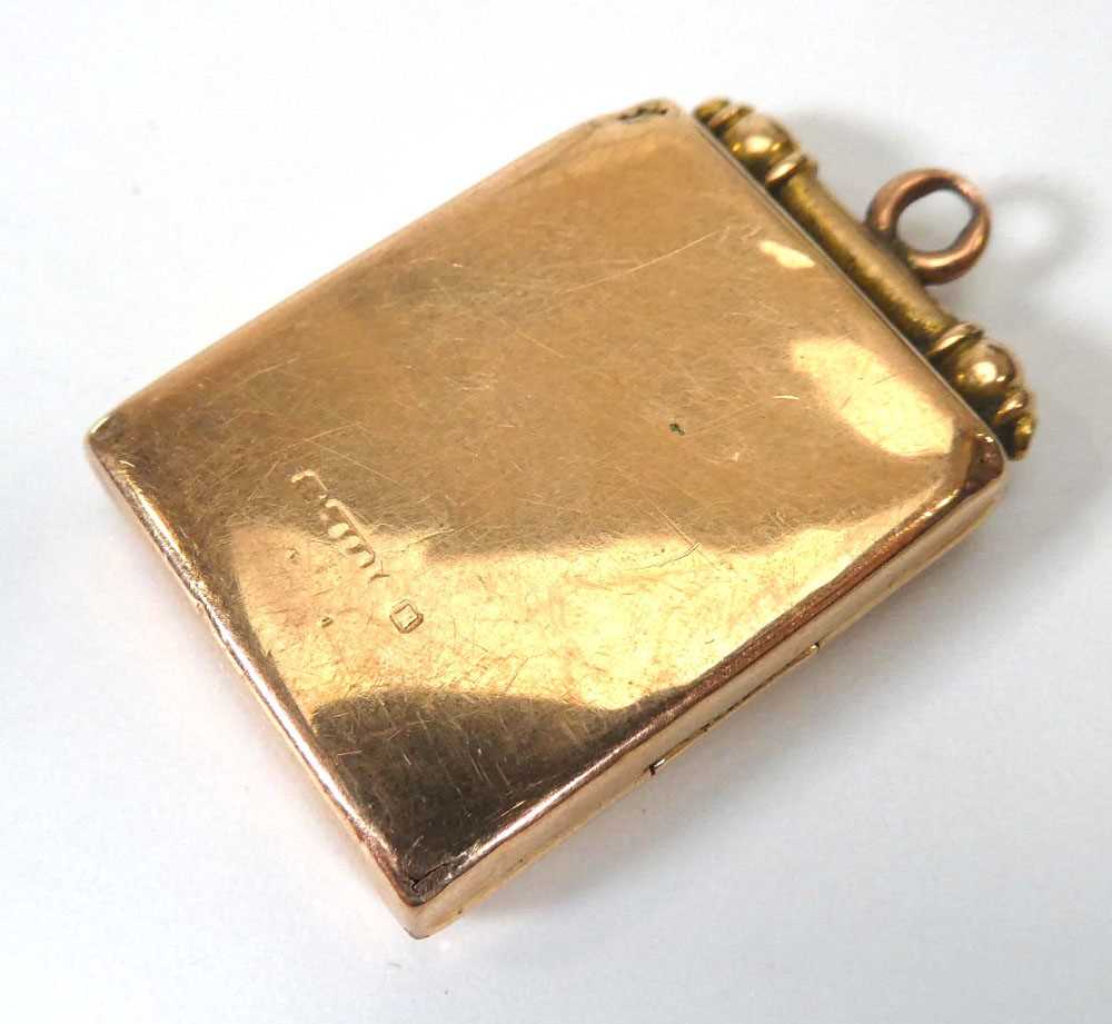 A 9ct yellow gold rectangular locket set small diamond in a recessed star setting, l. 3..2 cm, 7.4 - Bild 2 aus 3