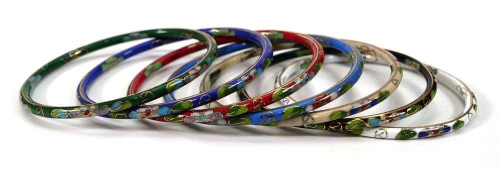 A set of seven Chinese Export cloisonne enamelled bangles, internal d. 6.4 cm, boxed (7)