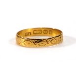 A late Victorian 22ct yellow gold florally engraved wedding band, Birmingham 1896, band w. 3.5 mm,