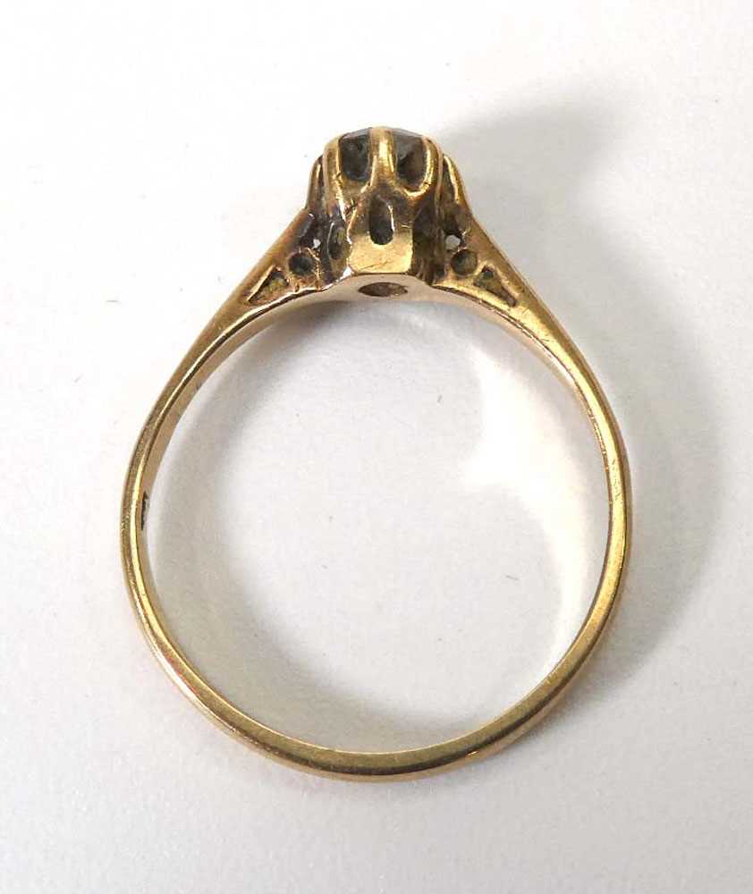 A yellow metal ring set small diamond in an eight claw setting,ring size M,1.6 gmsWell worn. Stone - Bild 4 aus 4