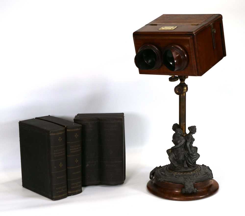 A Negretti & Zambra stereoscopic table viewer, the mahogany box with twin eye shields and ivory - Bild 6 aus 26