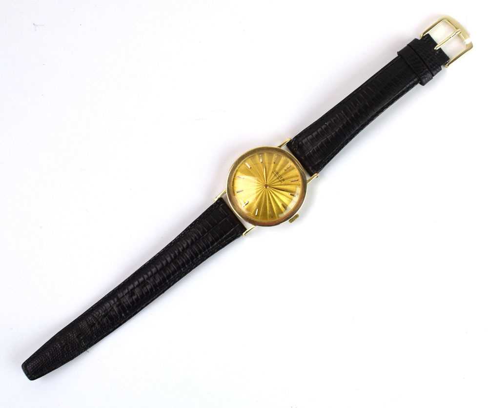 A gentleman's 14ct yellow gold wristwatch by Gruen, the circular sunburst engraved dial with baton - Bild 3 aus 3