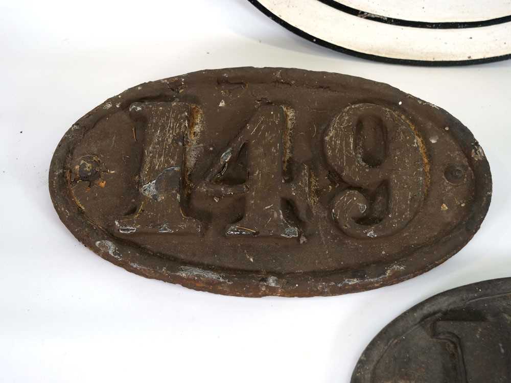 Three cast-iron railway bridge plates including L & N W R Company and two others (3) - Bild 3 aus 4