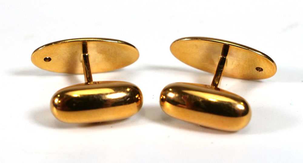 A pair of Faberge 18ct yellow gold cufflink's of oval form, each set a small diamond and decorated - Bild 5 aus 6