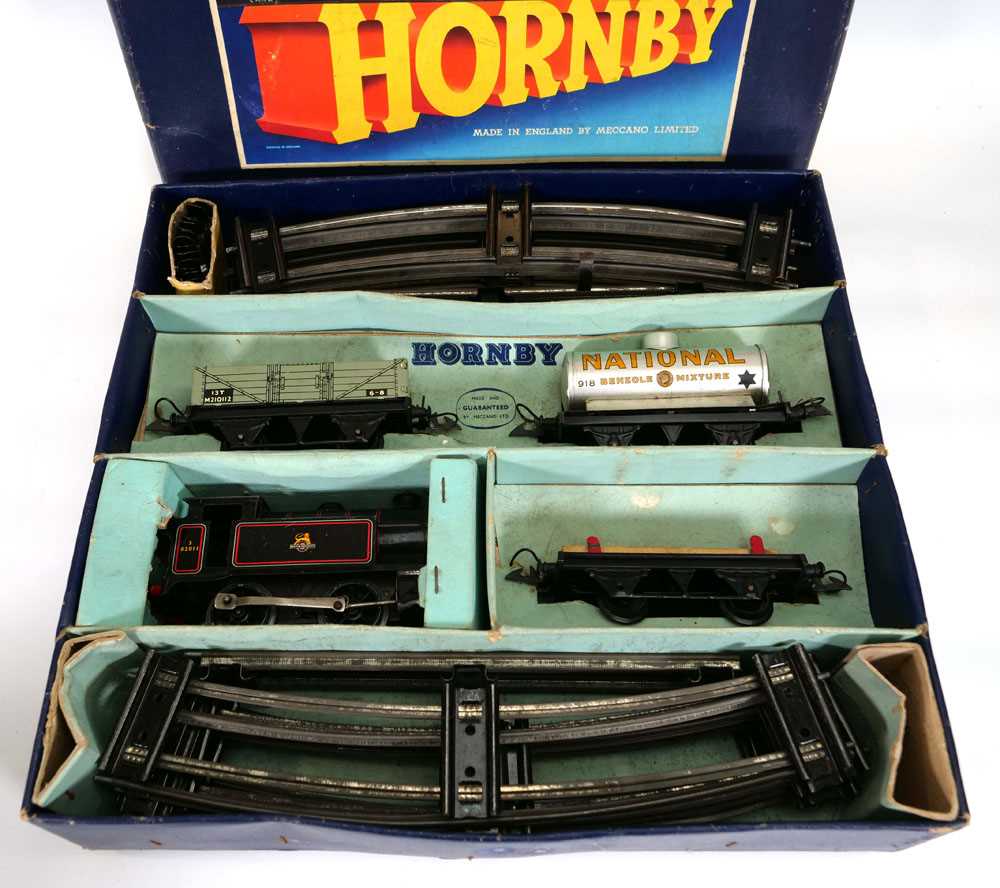 A Hornby O gauge tank goods train set, two 1st class coaches and a passenger brake van, all boxed ( - Image 2 of 3