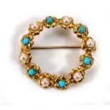 A 9ct yellow gold wreath brooch set turquoise and seed pearls, d. 2.4 cm, 3 gms