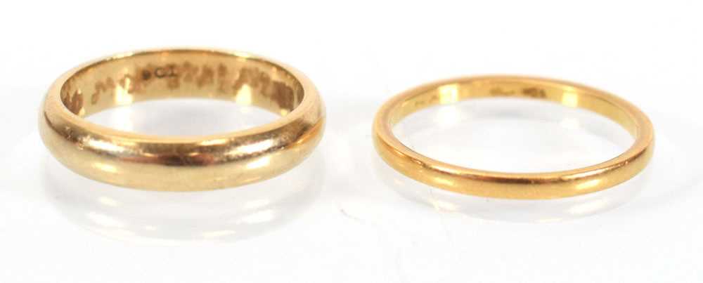 A 22ct yellow gold wedding band, band w. 1.5 mm, ring size O, 2 gms and a 9ct yellow gold wedding