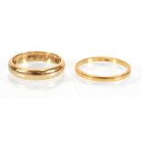 A 22ct yellow gold wedding band, band w. 1.5 mm, ring size O, 2 gms and a 9ct yellow gold wedding