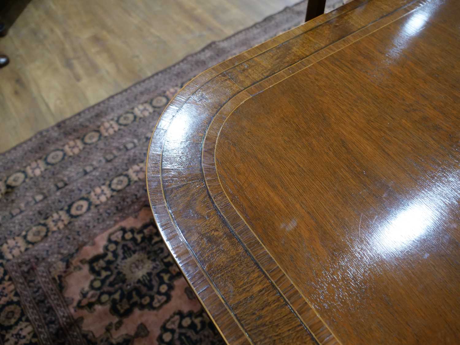 A Georgian-style mahogany, strung and walnut crossbanded twin-pedestal dining table with two - Bild 7 aus 7