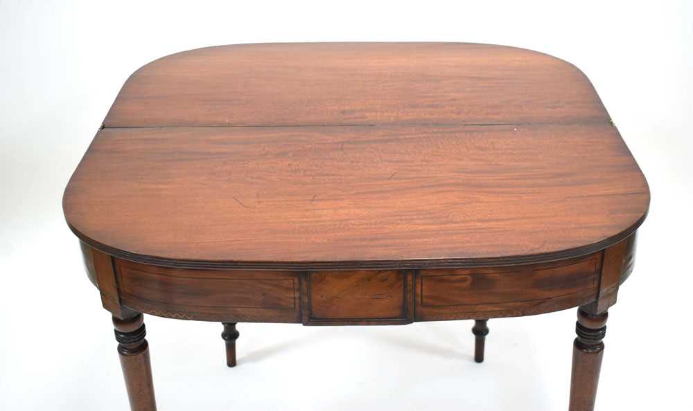 An early 19th century mahogany folding tea table, the frieze with marquetry banding, on turned - Image 4 of 5