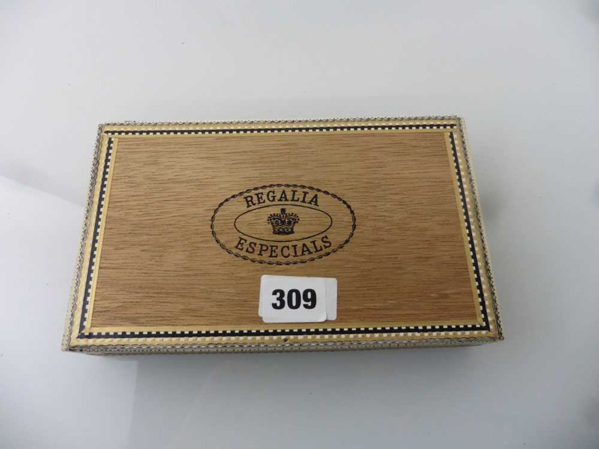 A wooden box of 25 Marca Preferida Flor Fina Regalia Especial cigars, 4.5"