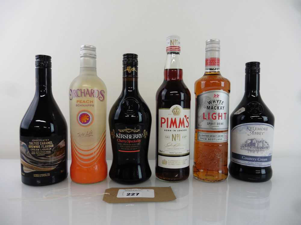 +VAT 6 bottles, 1x Pimm's No.1 Cup 25% 70cl, 1x Whyte & Mackay Light Spirit drink 21.5% 70cl, 1x