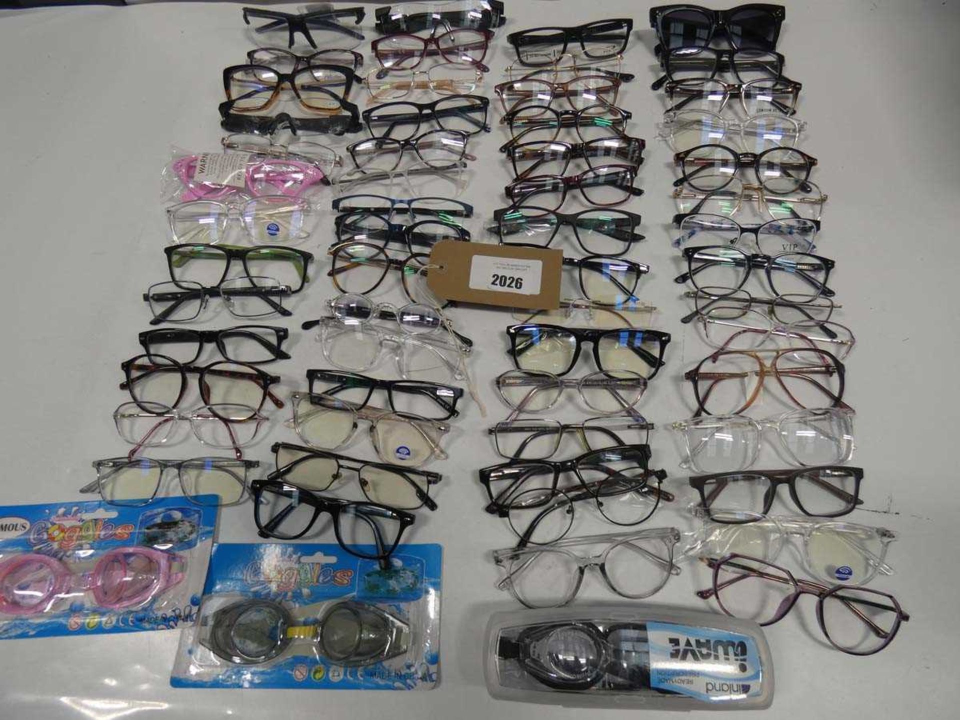 +VAT Selection of loose reading glasses