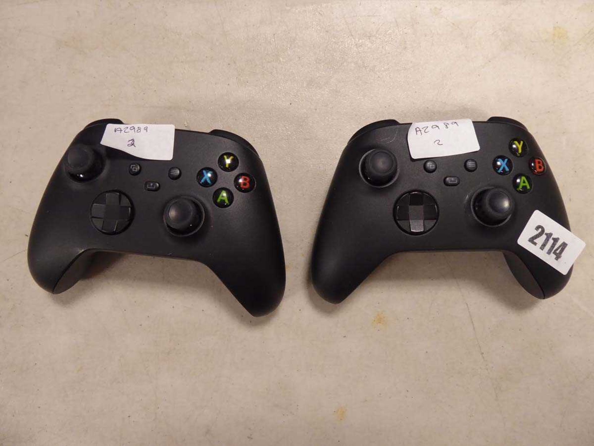 2 loose Xbox controllers