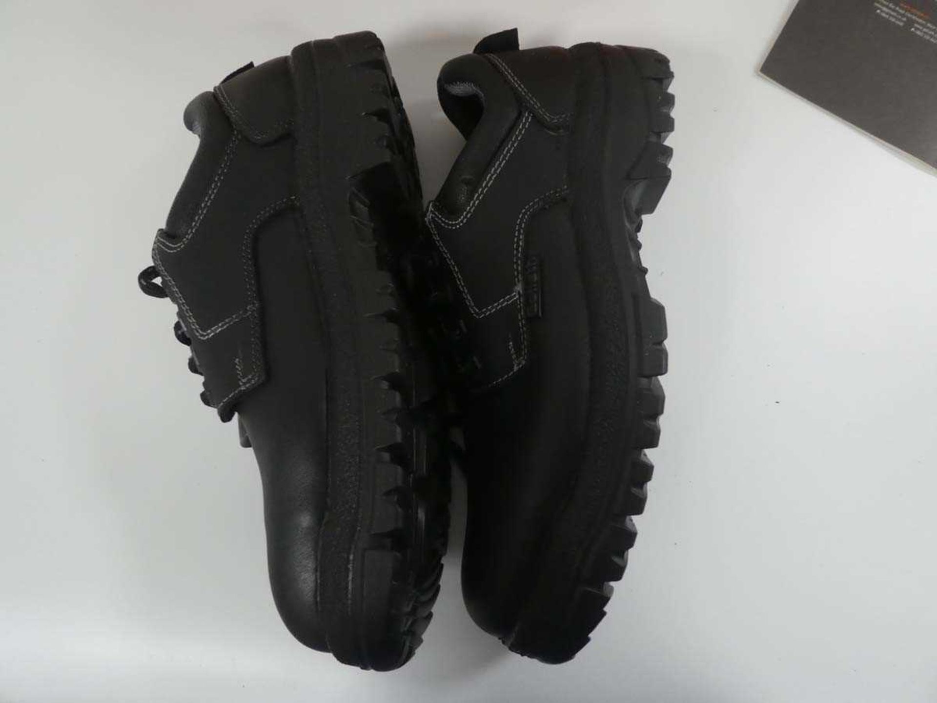 +VAT Boxed pair of Goliath Footwear safety trainer shoes in black with toe caps size 6 - Image 3 of 4
