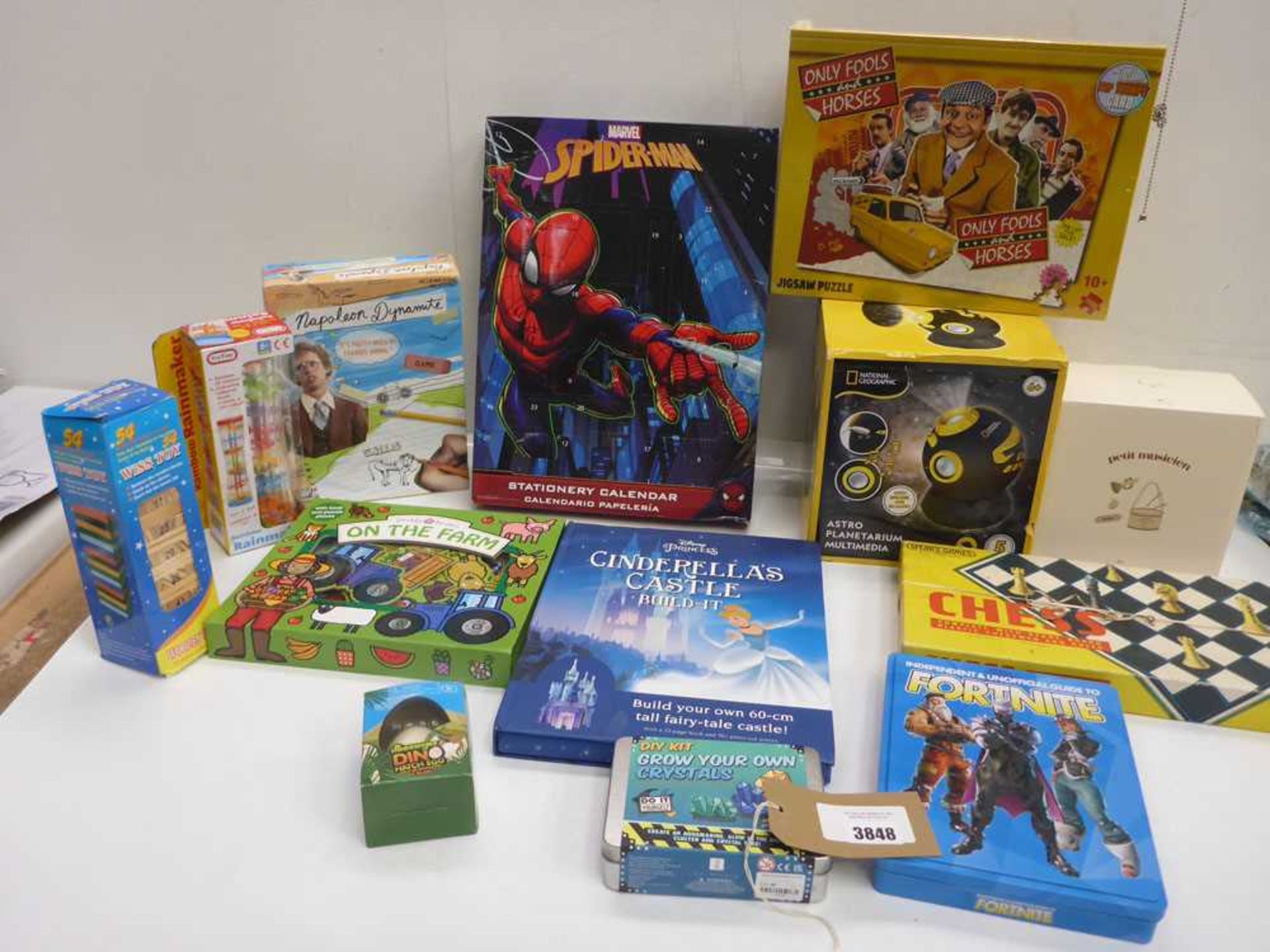+VAT Selection of toys & games including Astro Planetarium, Chess, Spiderman Advent Calendar,