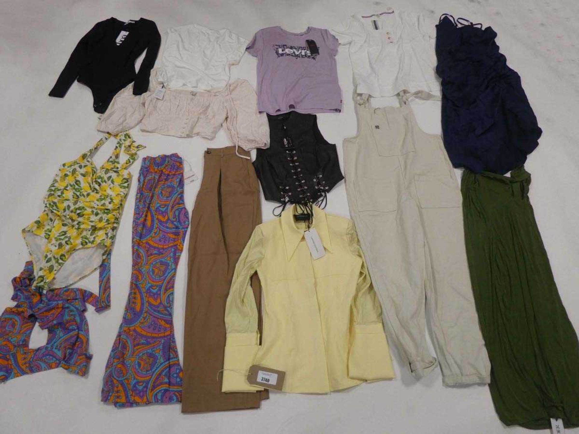 +VAT Selection of clothing to include River Island, Cider, Boa, Lucy & Yak, Levi's, American