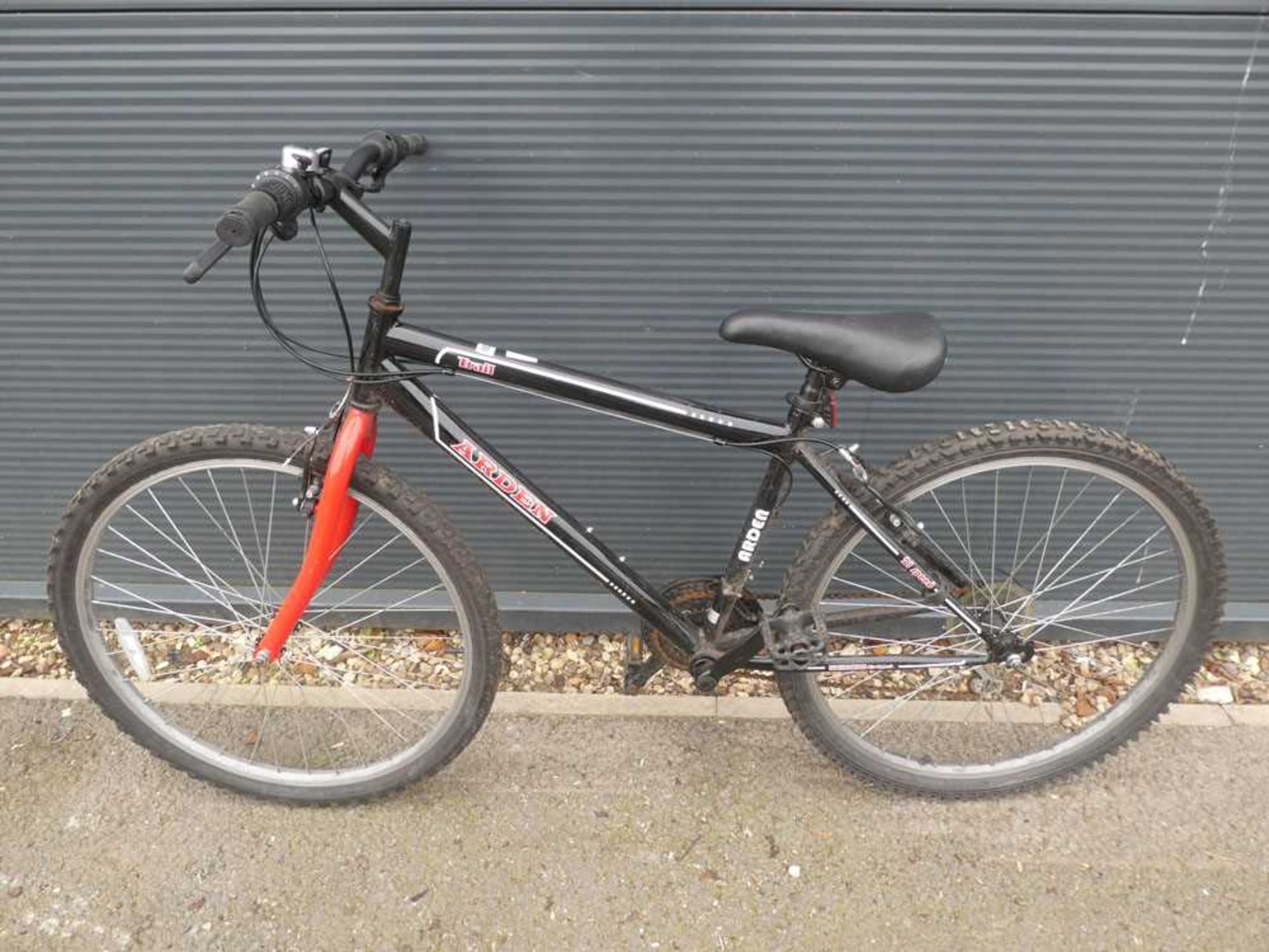 Small Arden trail bike in black