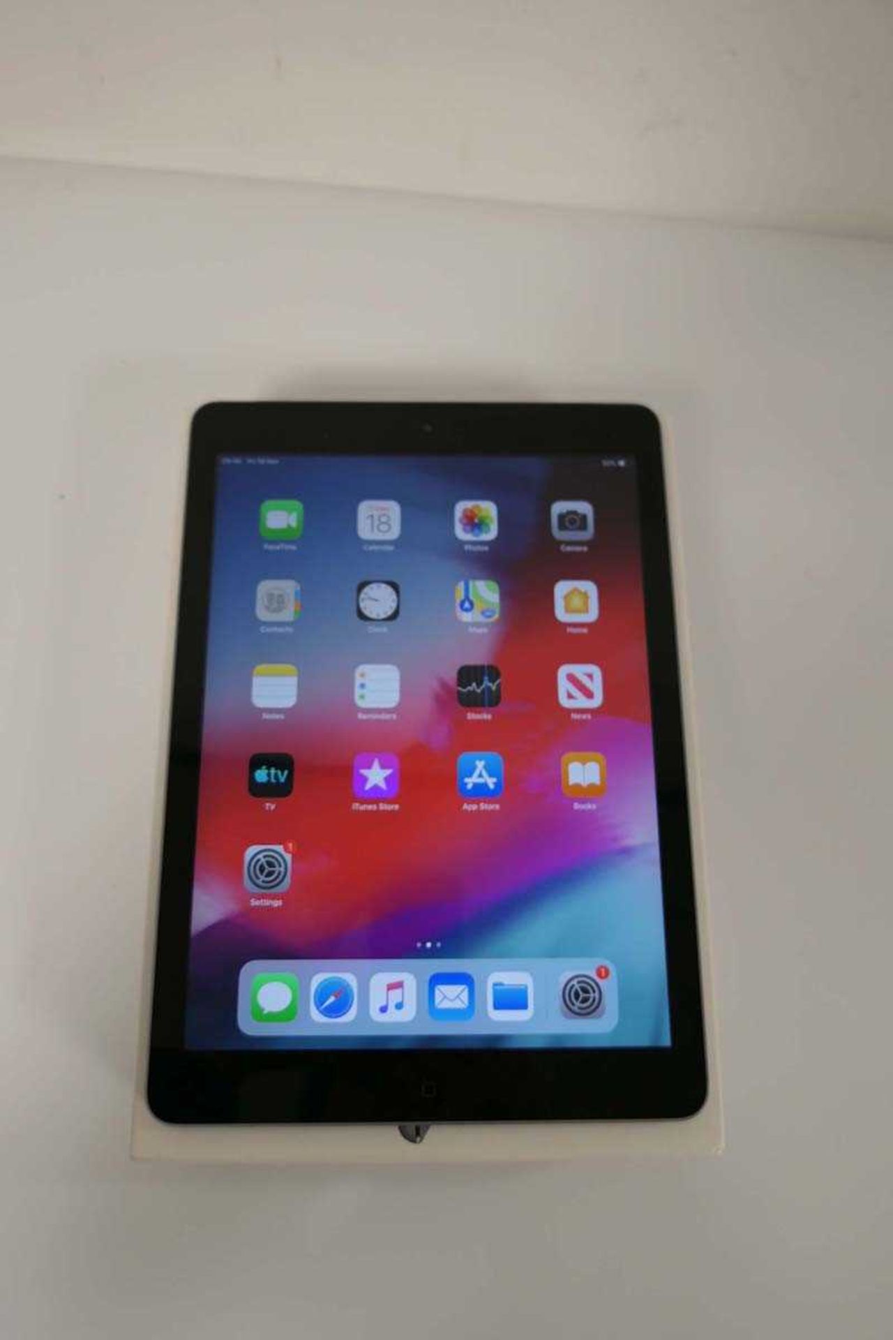 +VAT iPad Air 2013 16GB A1475 tablet with box and charger - Image 2 of 3