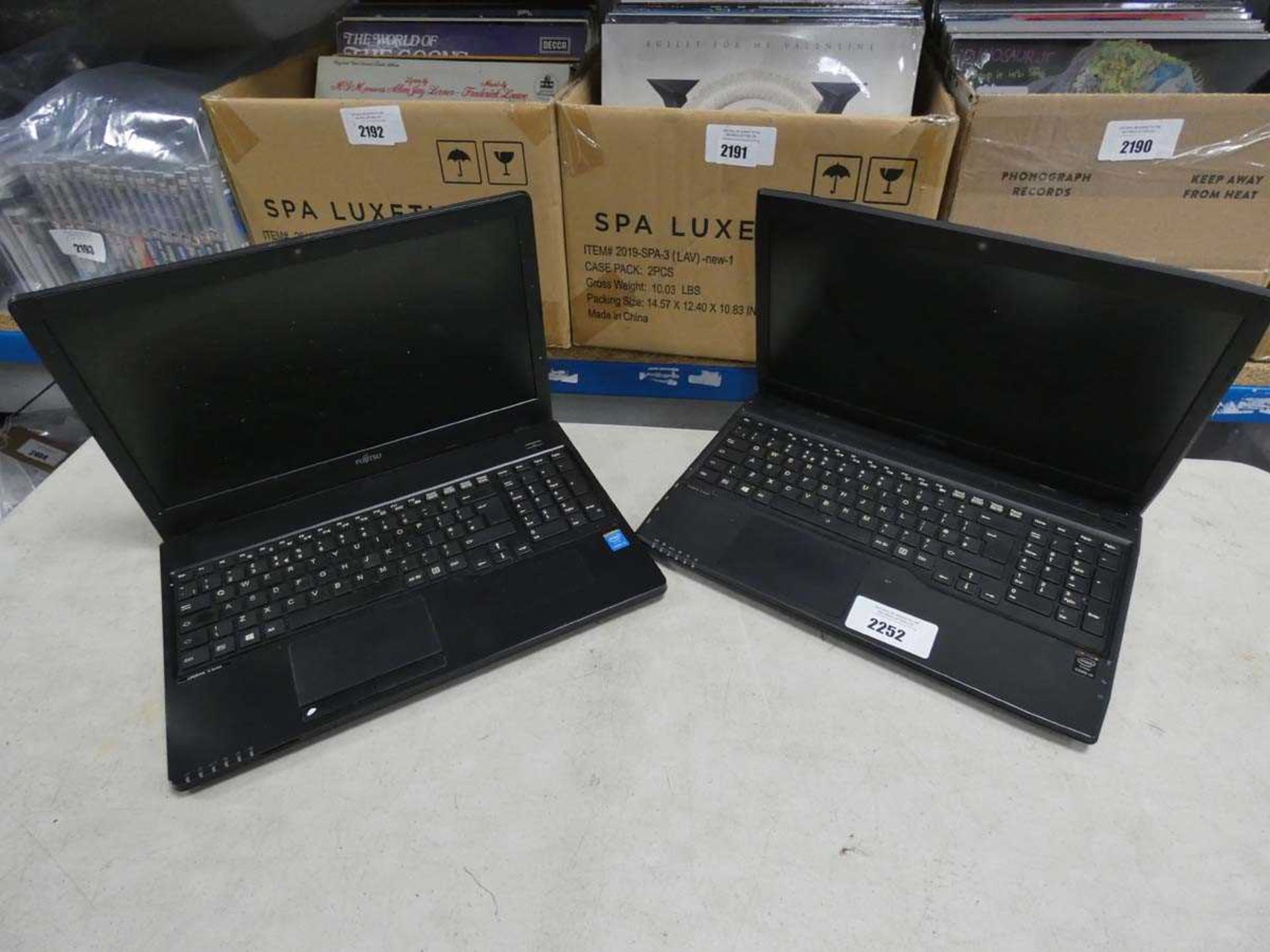 +VAT 2 Fujitsu life books with cracked screens, sold for spares (no PSU)