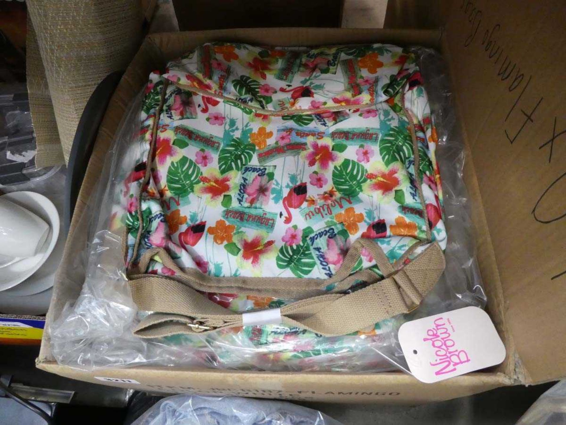 Bag of Nicole Brown flamingo bags, approx. 40