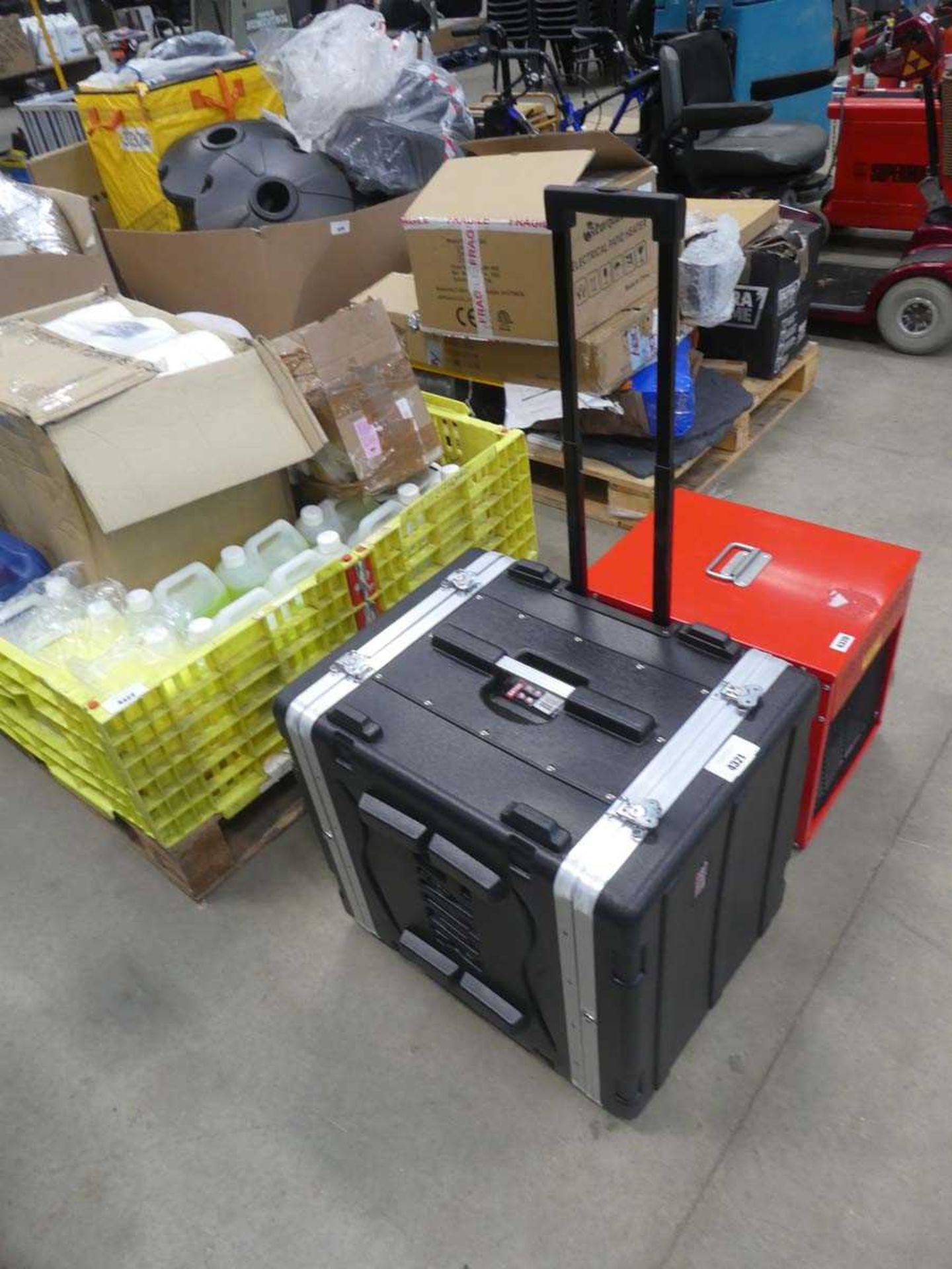 +VAT Large wheeled black toolbox