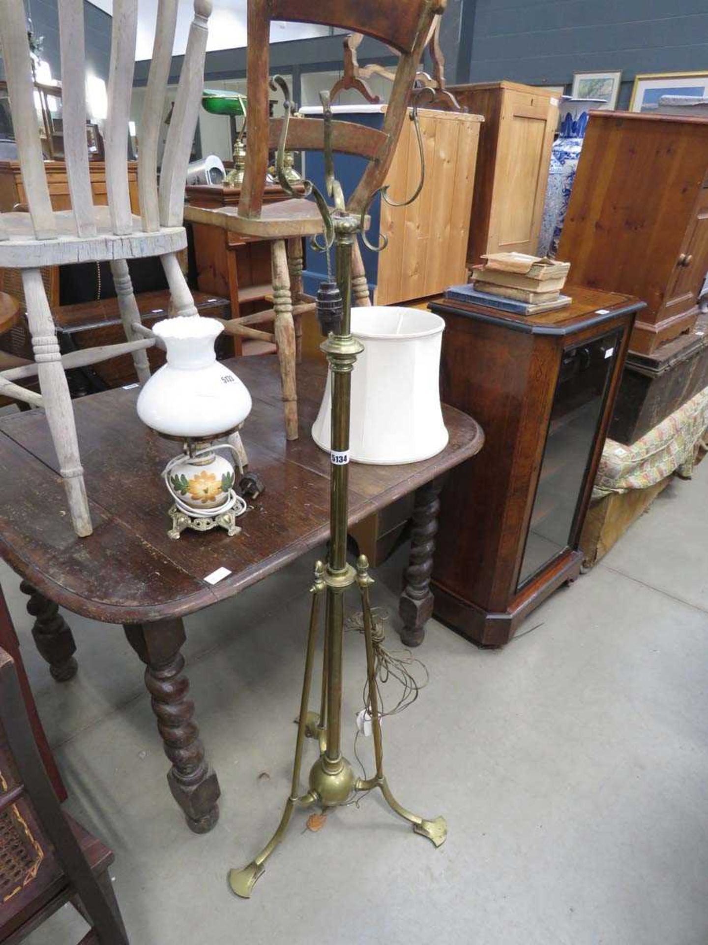 Brass telescopic floor lamp