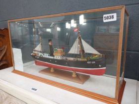 Cased model of tug boat