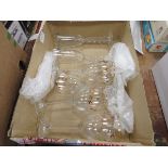 Box containing 4 wine glasses and 2 champagne flutes