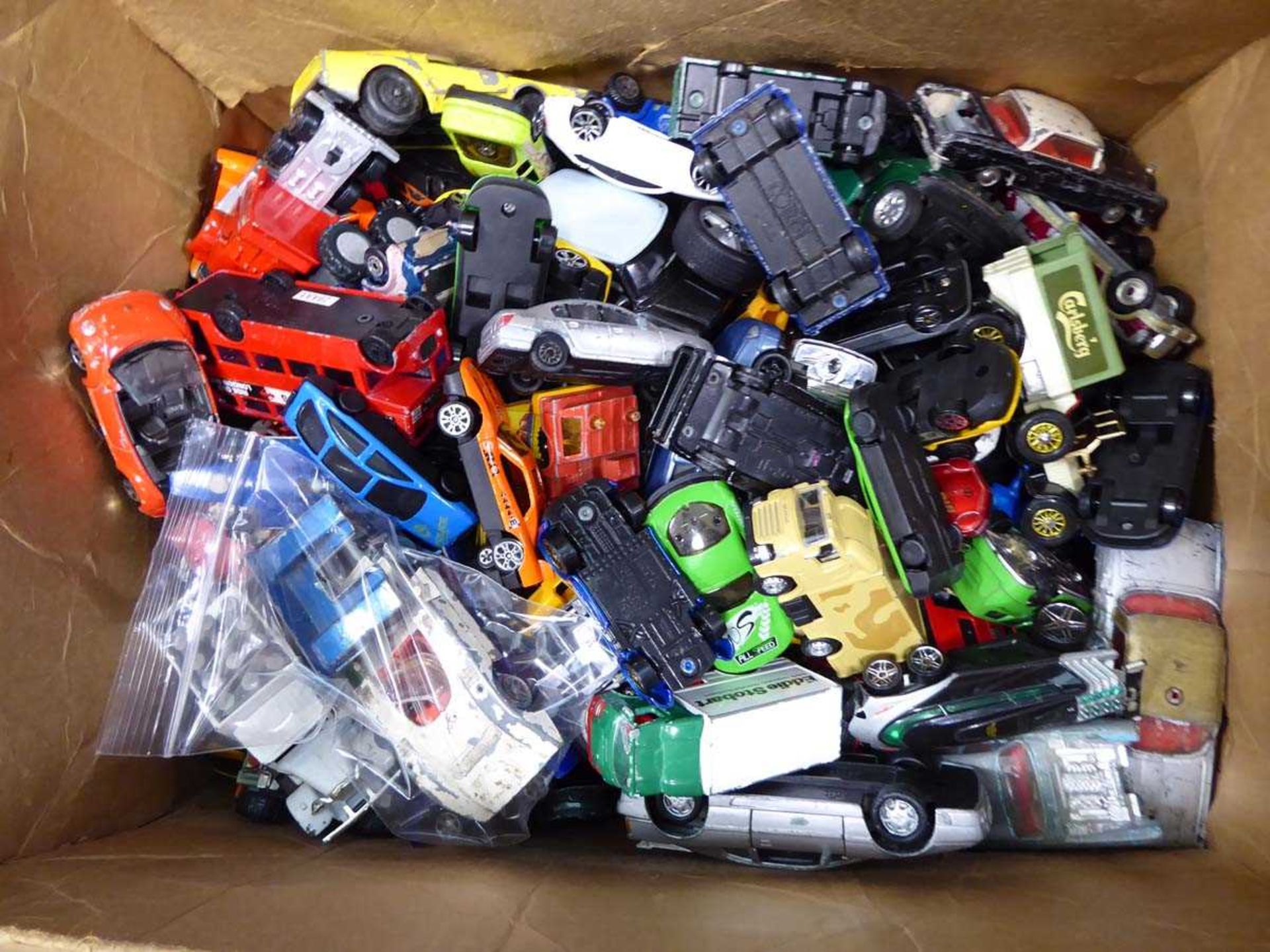 Box of various play worn die cast vehicles, mostly cars