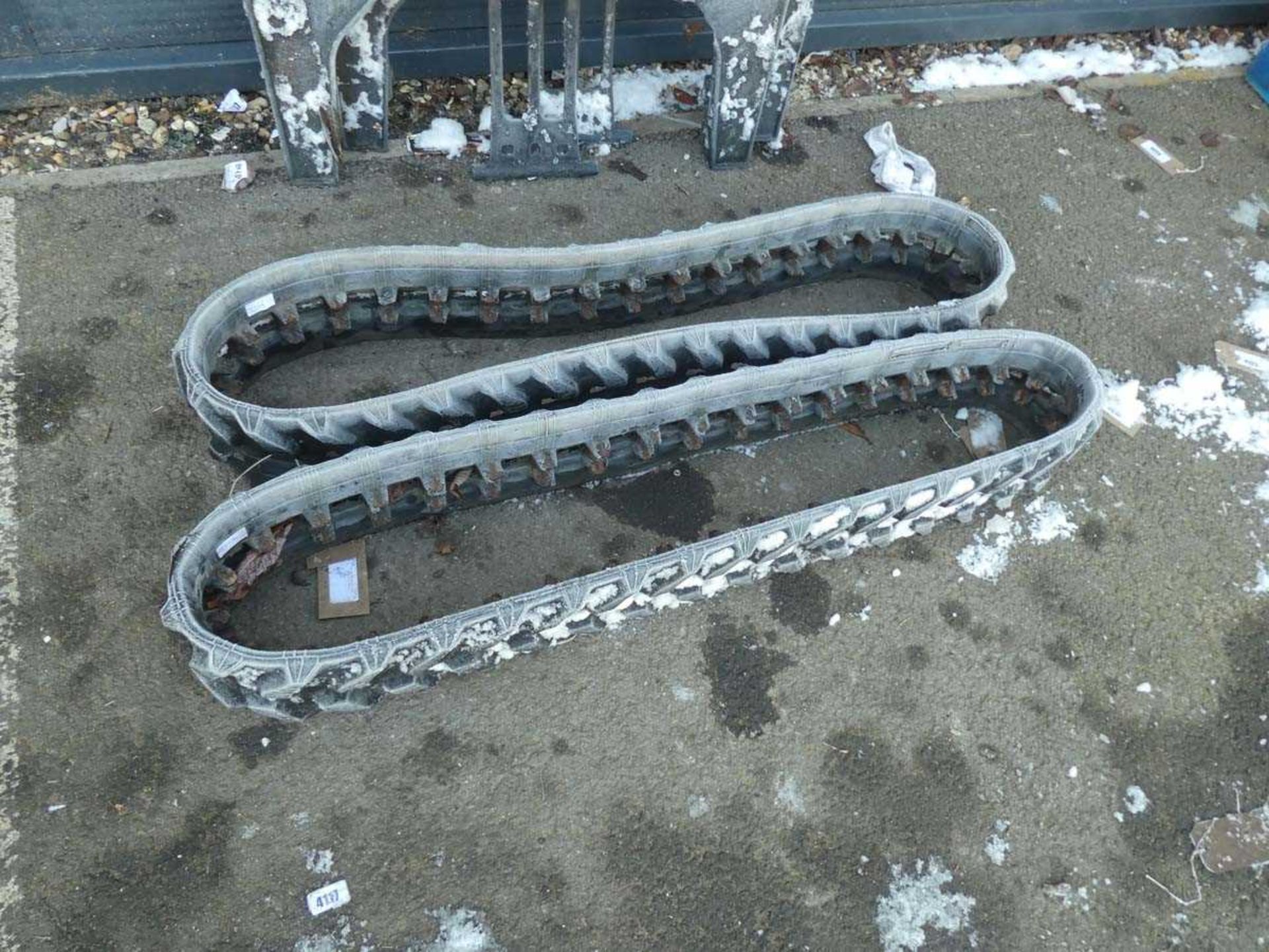 Pair of rubber tracks for a mini excavator