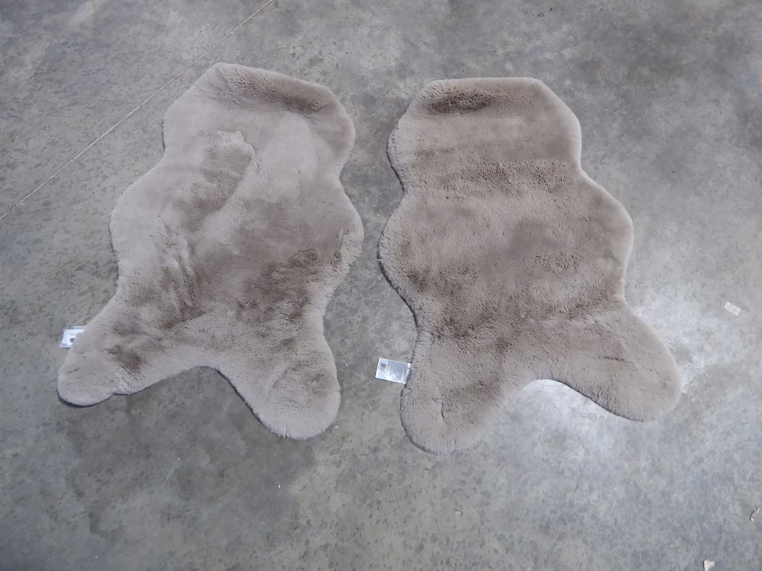 +VAT 2 brown faux fur mats