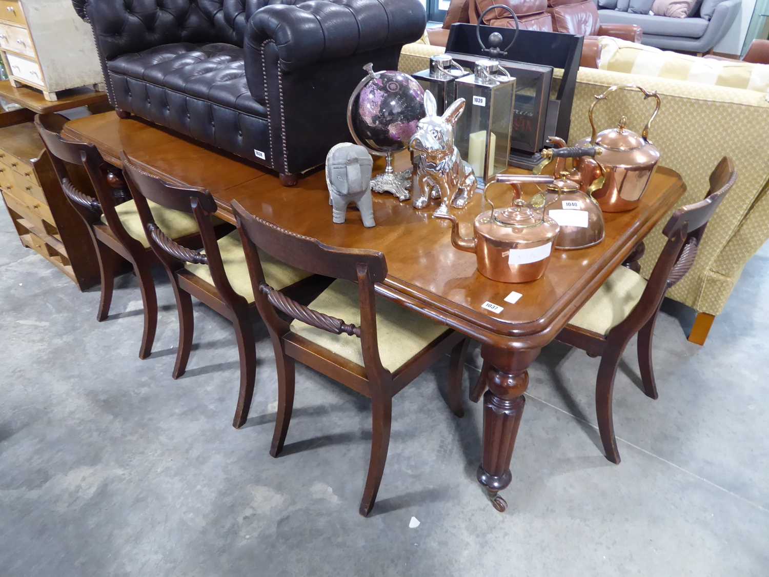 Mahogany extending dining table with 4 chairs