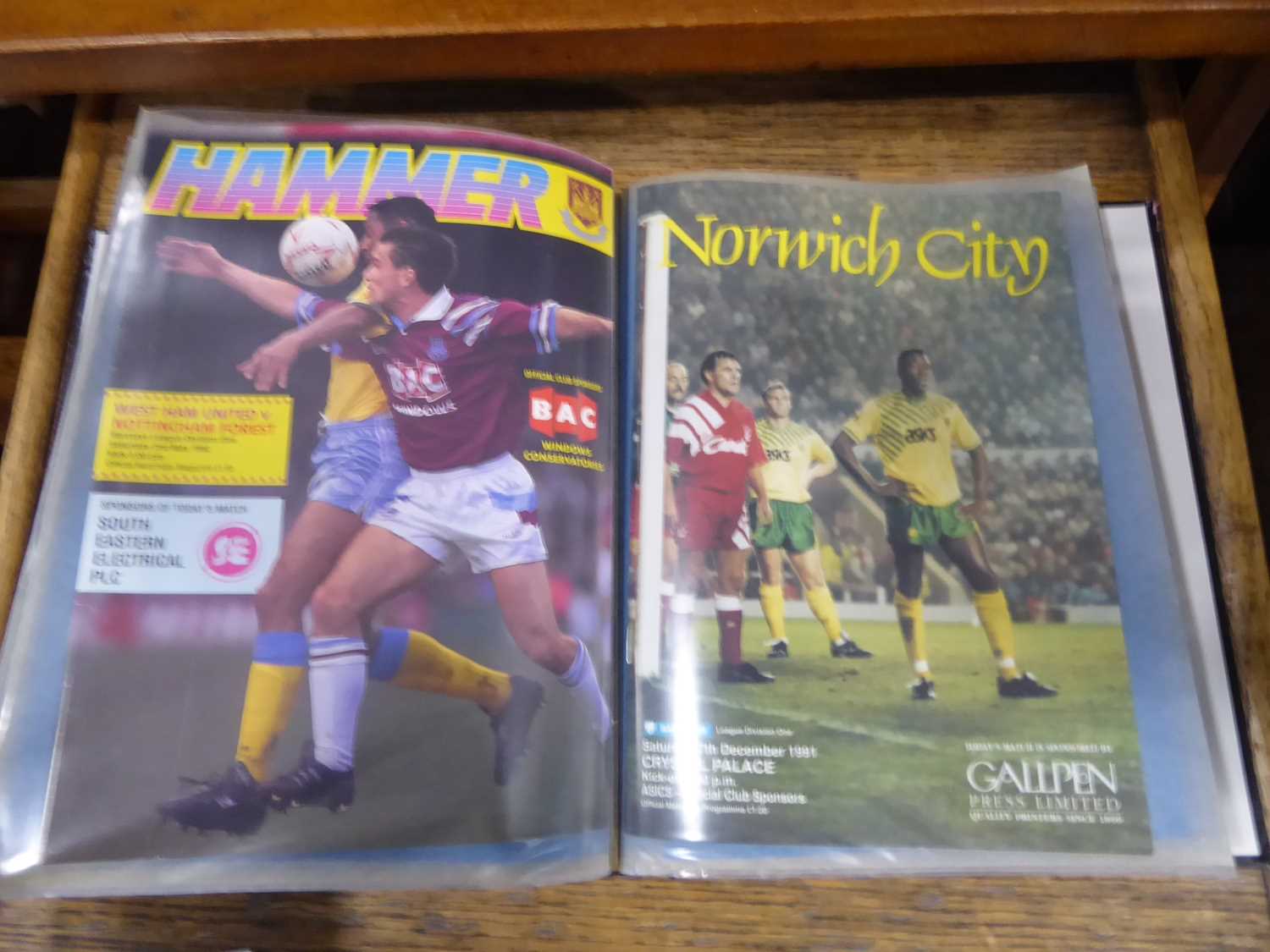 Album of various football programmes - Bild 2 aus 3