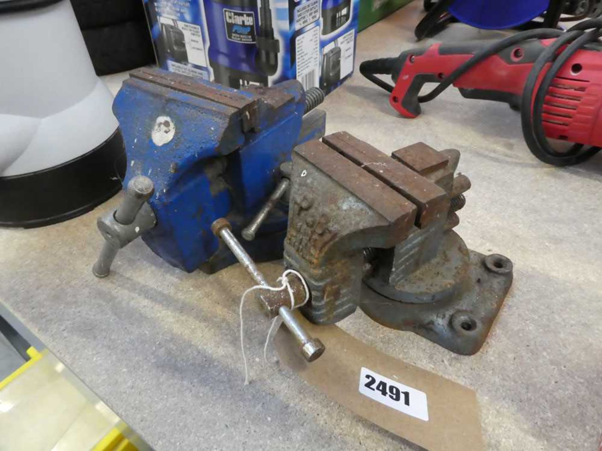 Pair of bench mounted vice