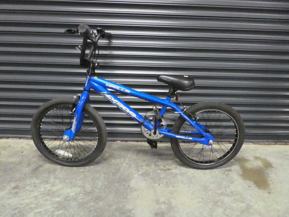 Apollo MX202 BMX in blue and black