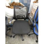 Black mesh back padded swivel office armchair on five star base