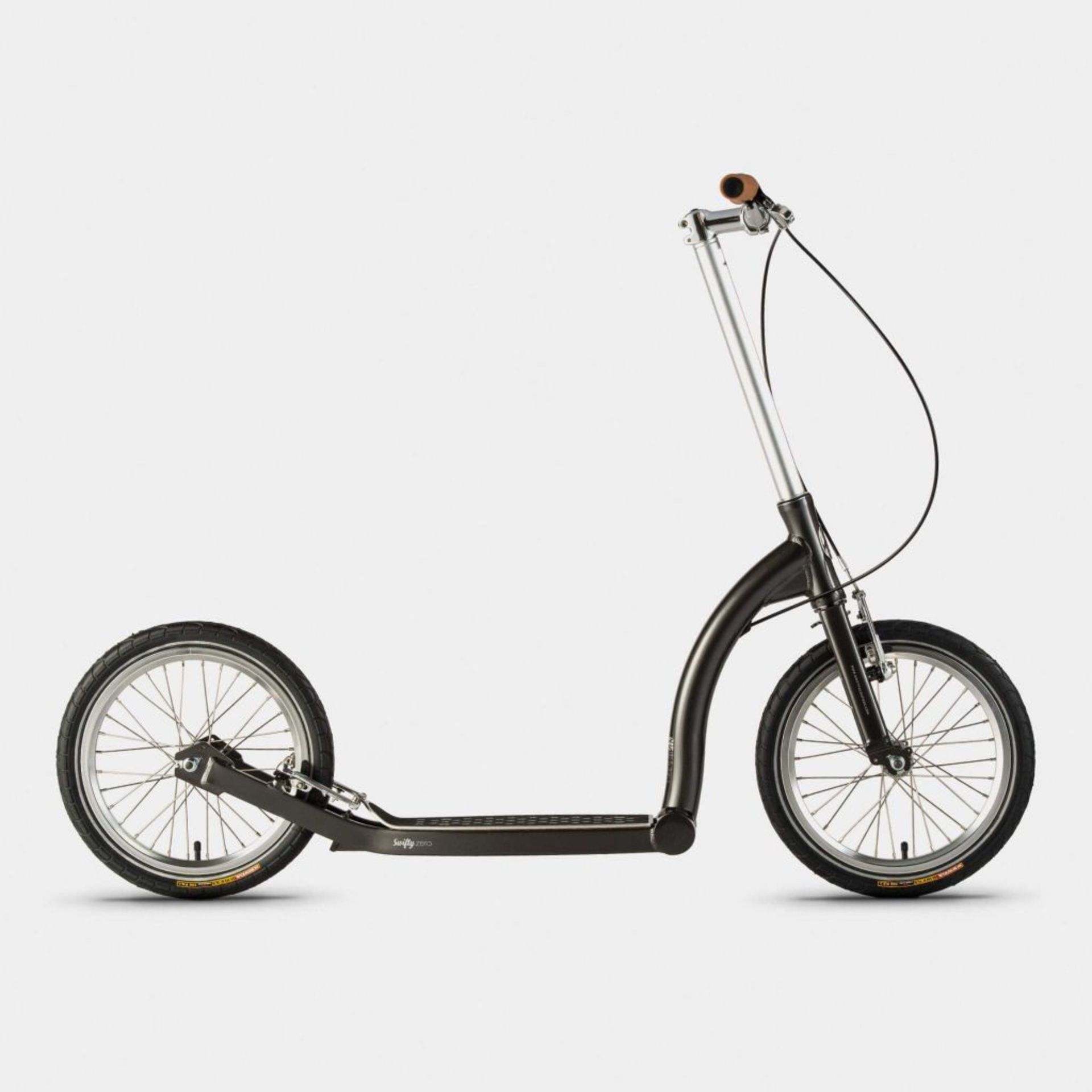 A Swifty Zero SWZRO-AN-SL Adult Kick Scooter, black anthracite, gross weight 11.7kg No.ZERO20070055,