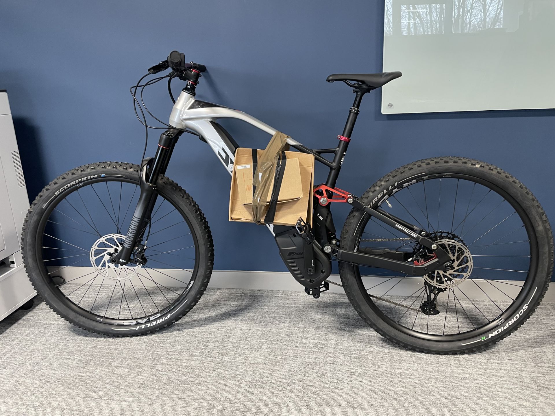 A Fantic XTF-A 1.5 Electric Mountain Bike, 2021, grey, max. weight 120kg, 25km/h, 250 Watt, 29in - Image 2 of 9