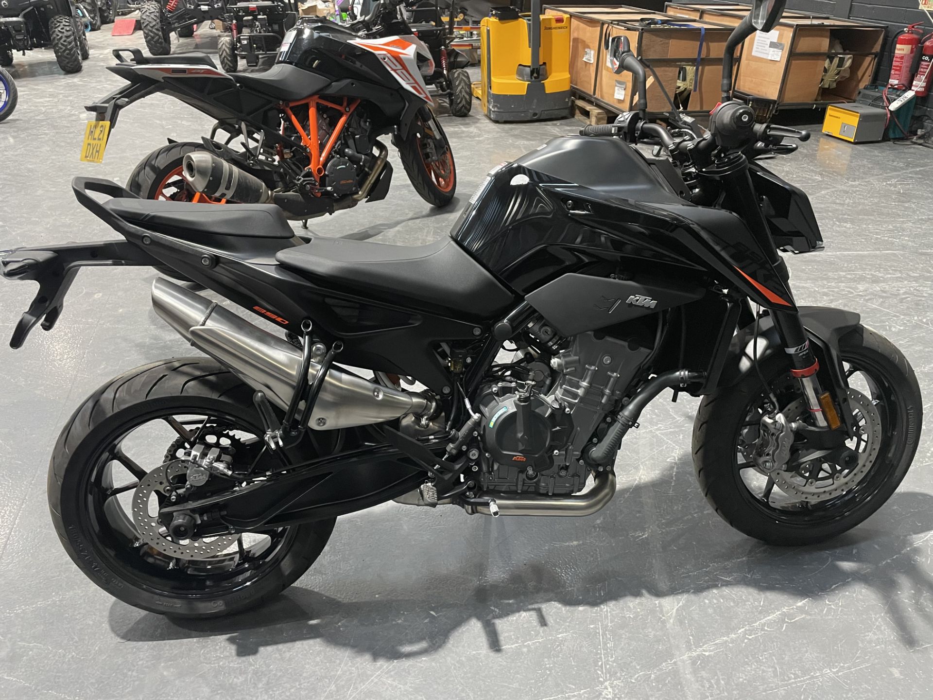 A KTM 890 Duke R Road Bike, 2021, VIN No.VBKTU9406MM817437, black with KTM dealer for PDI, KTM