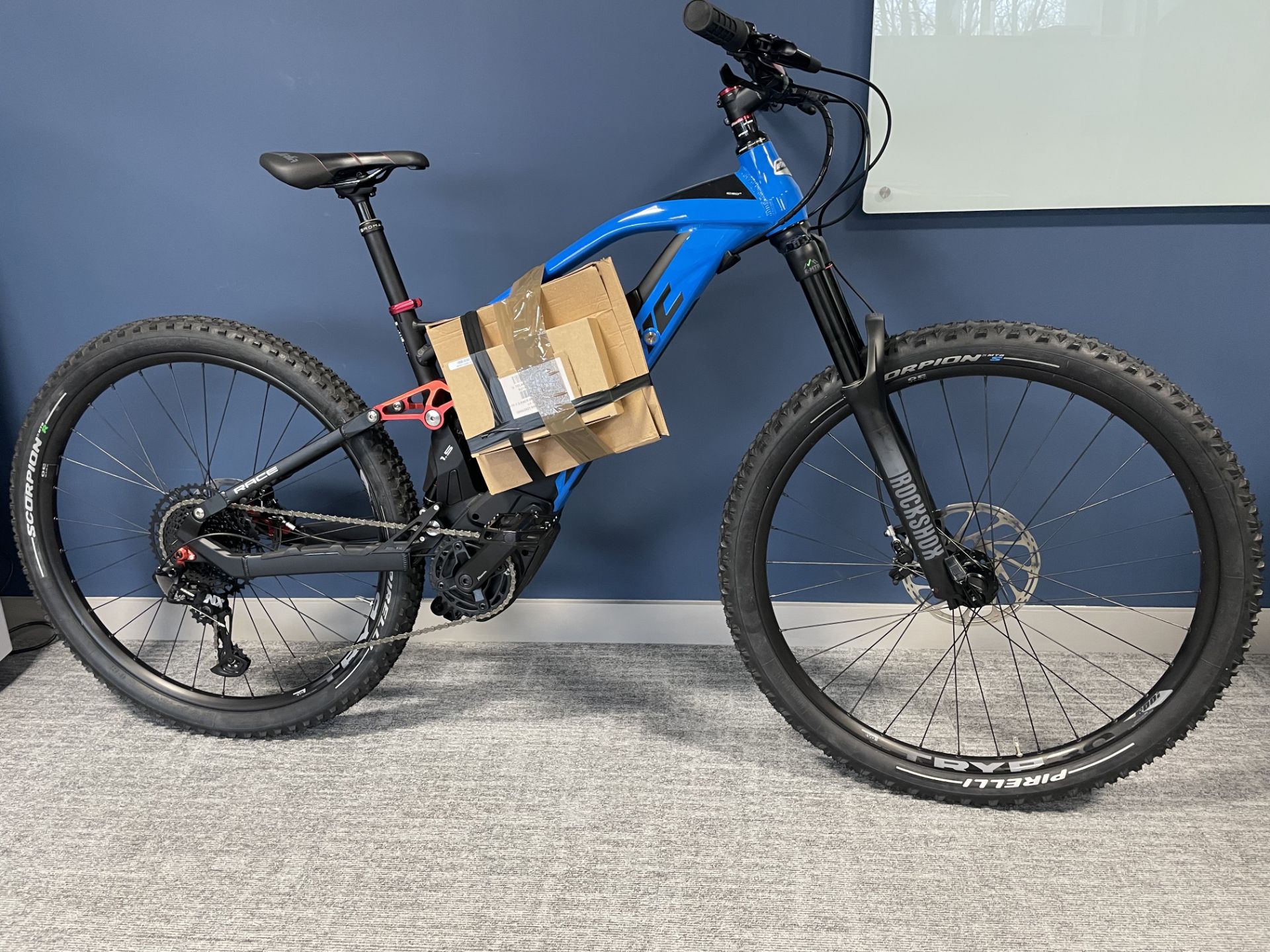 A Fantic XTF-A 1.5 Electric Mountain Bike, 2021, blue, max. weight 120kg, 25km/h, 250 Watt, 29in - Image 2 of 9